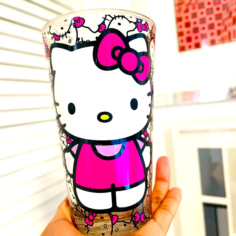 💕Hellokitty Glass 💕 - Picture 2 of 3